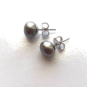 Gray Cultured Pearl Earrings 8mm
